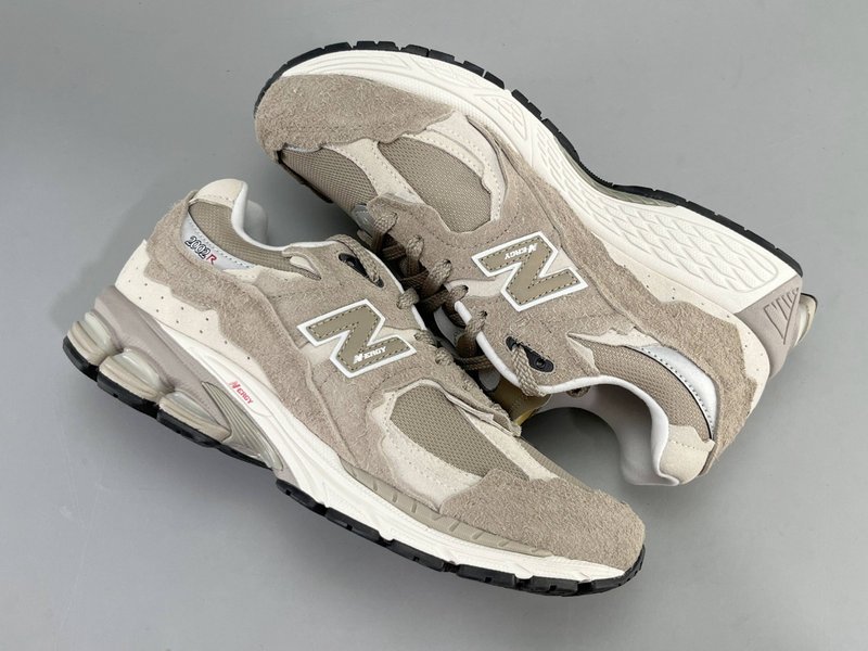 뉴발란스 NB2002R 해체 런닝화 001-279770
