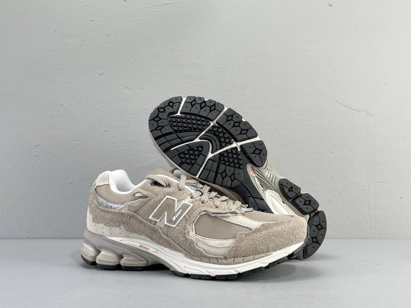 뉴발란스 NB2002R 해체 런닝화 001-279770