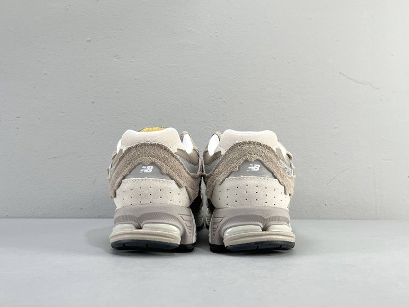 뉴발란스 NB2002R 해체 런닝화 001-279770