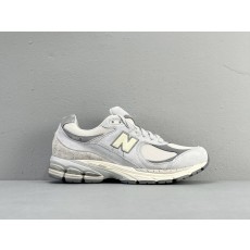 뉴발란스 2002R 레트로 로우탑 러닝화 001-279777