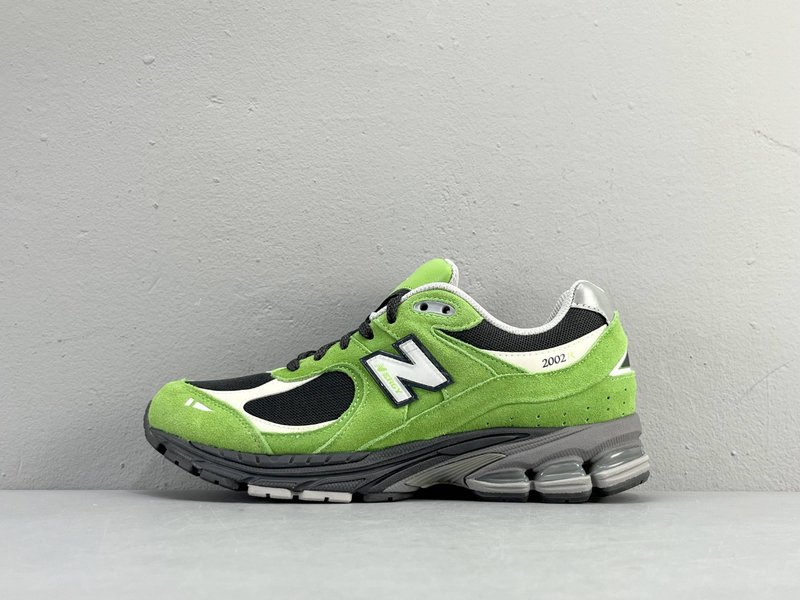 뉴발란스 NB2002R 로우탑 러닝화 001-279778