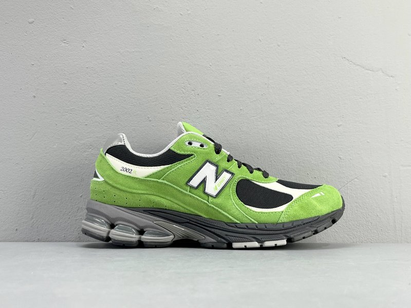뉴발란스 NB2002R 로우탑 러닝화 001-279778