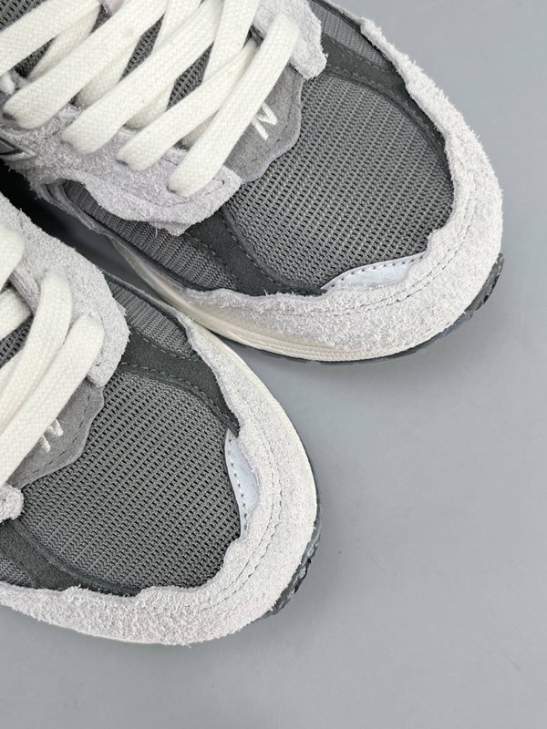 뉴발란스 NB2002R 해체 클라우드 레인 그레이 러닝 001-279782