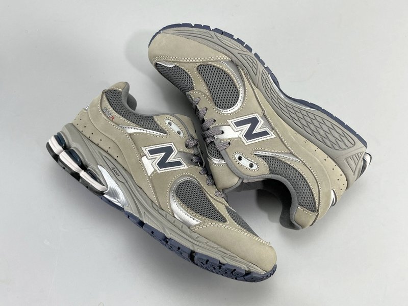 뉴발란스 2002R 레트로 운동화 001-279787