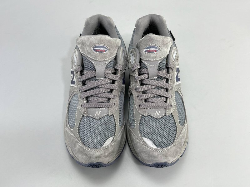 뉴발란스 2002R 고어텍스 로우탑 운동화 001-279790