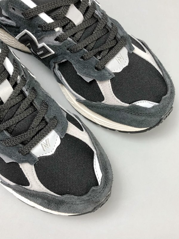 NB 2002R 흑백 런닝화 001-279793