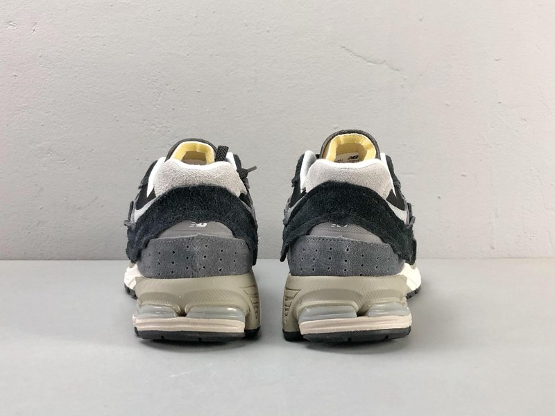 NB 2002R 흑백 런닝화 001-279793