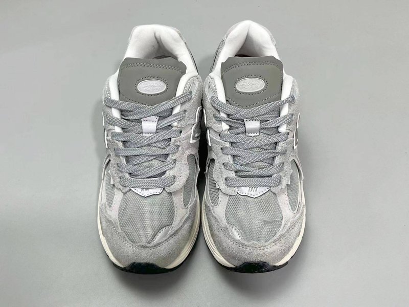 NB 2002R 해체 레트로 러닝화 001-279795