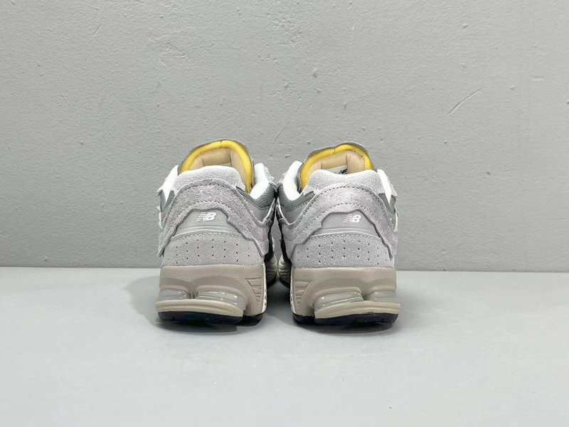 NB 2002R 해체 레트로 러닝화 001-279795