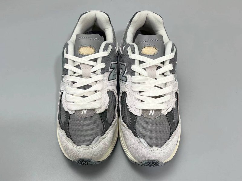 뉴발란스 2002R 디컨스트럭트 클라우드 그레이 로우탑 001-279796