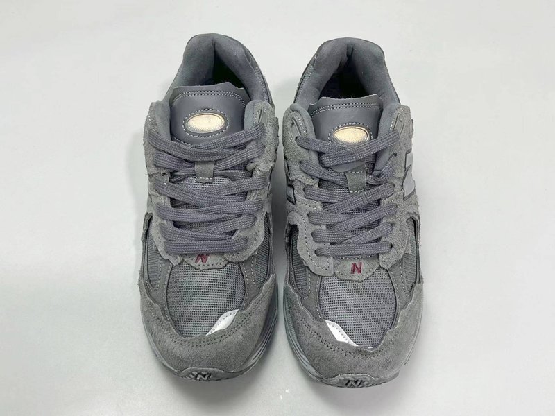 뉴발란스 2002R 디컨스트럭션 그레이 러닝화 001-279800