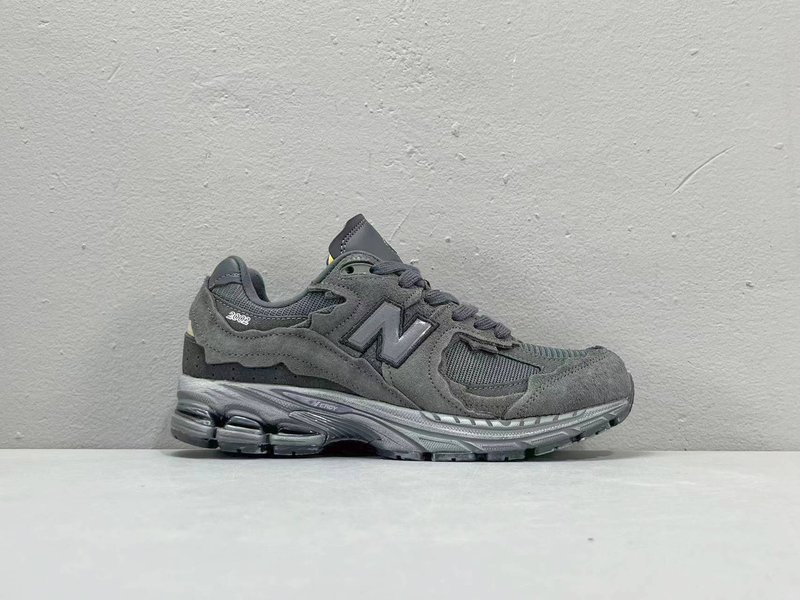 뉴발란스 2002R 디컨스트럭션 그레이 러닝화 001-279800