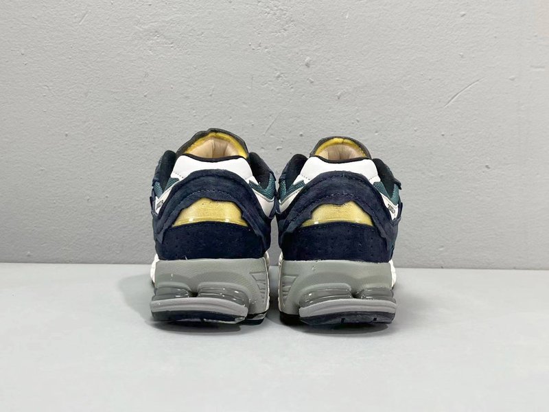 뉴발란스 2002R 해체 레트로 러닝화 001-279801