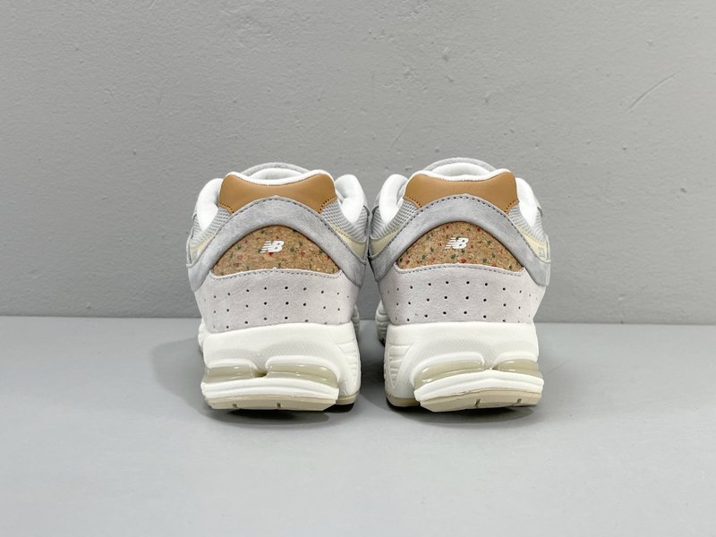 NB 2002R 미끄럼 방지 러닝화 001-279802