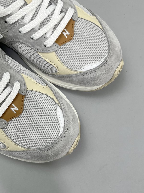 NB 2002R 미끄럼 방지 러닝화 001-279802