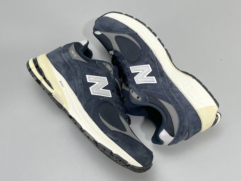 NB 2002R 남녀공용 운동화 001-279803