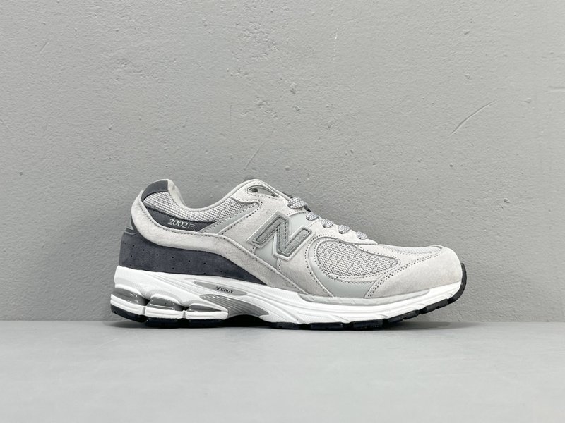 New Balance 미끄럼 방지 로우탑 러닝화 001-279810