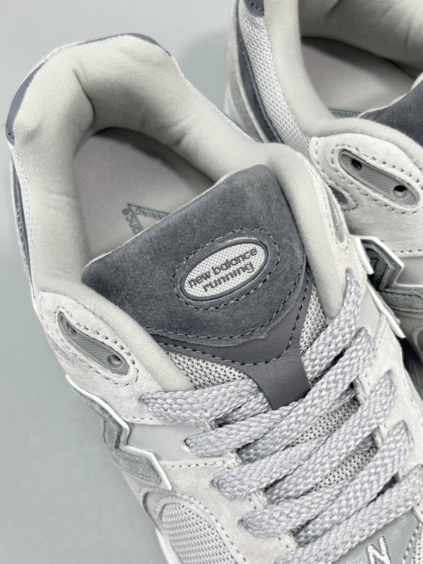 New Balance 미끄럼 방지 로우탑 러닝화 001-279810