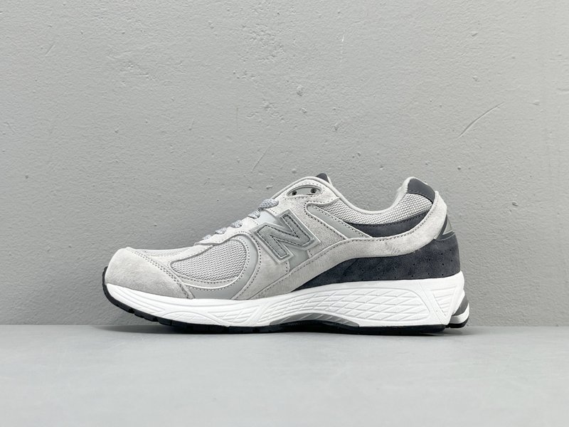 New Balance 미끄럼 방지 로우탑 러닝화 001-279810