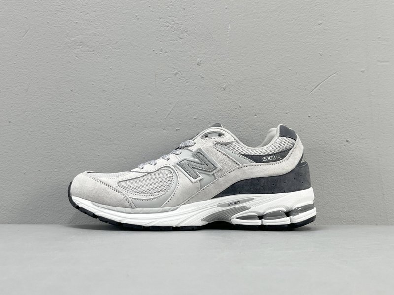 New Balance 미끄럼 방지 로우탑 러닝화 001-279810