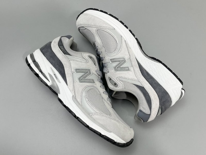New Balance 미끄럼 방지 로우탑 러닝화 001-279810