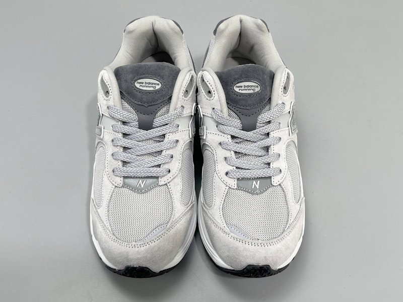 New Balance 미끄럼 방지 로우탑 러닝화 001-279810
