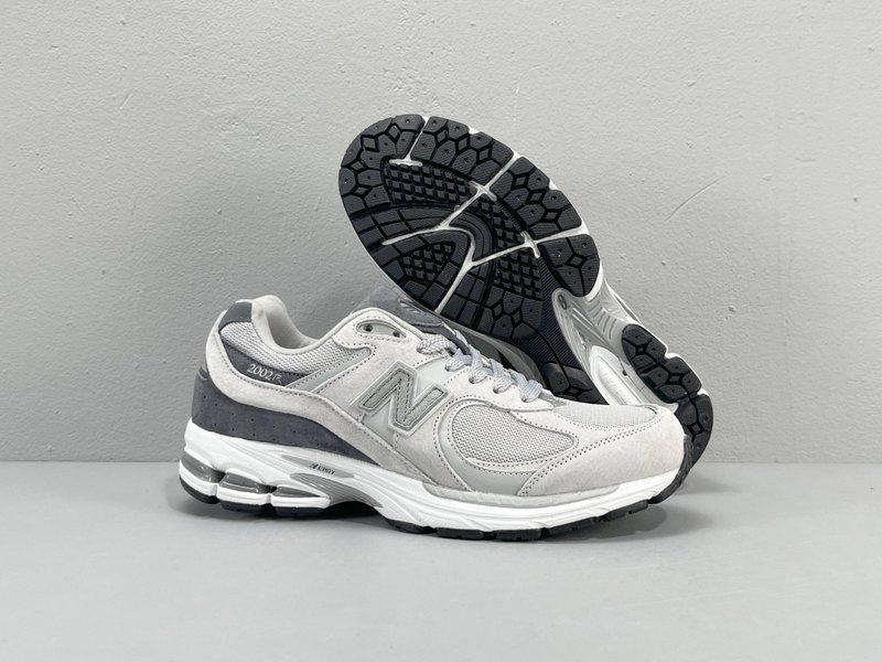 New Balance 미끄럼 방지 로우탑 러닝화 001-279810