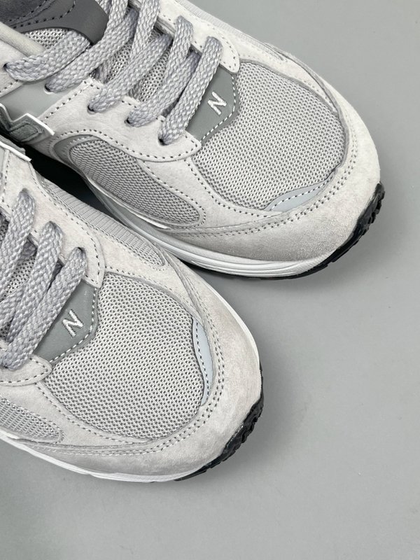 New Balance 미끄럼 방지 로우탑 러닝화 001-279810