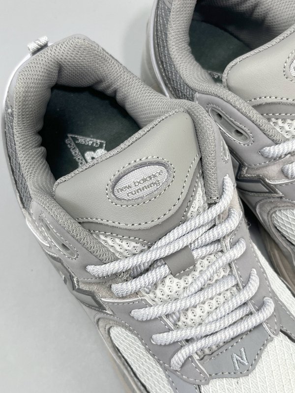 NB2002R 미드그레이 로우탑 러닝화 001-279811