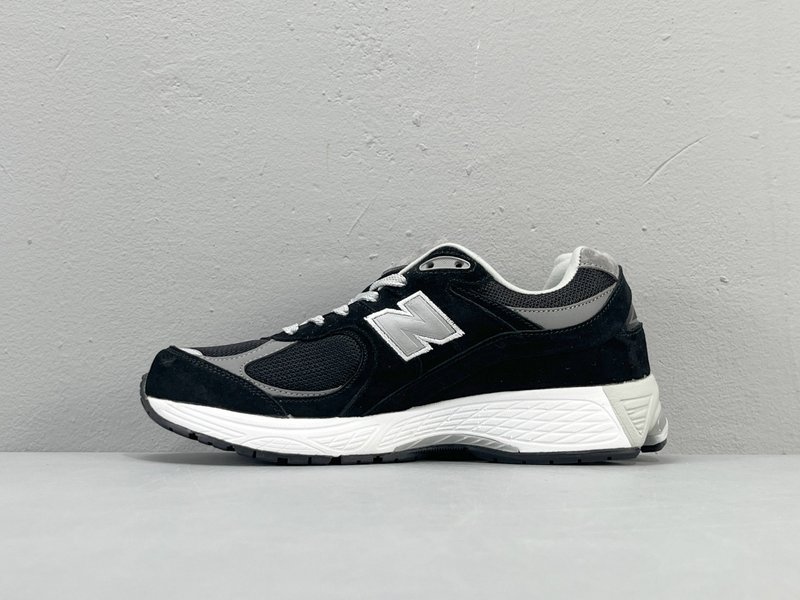 NB 블랙 그레이 실버 러닝화 001-279812
