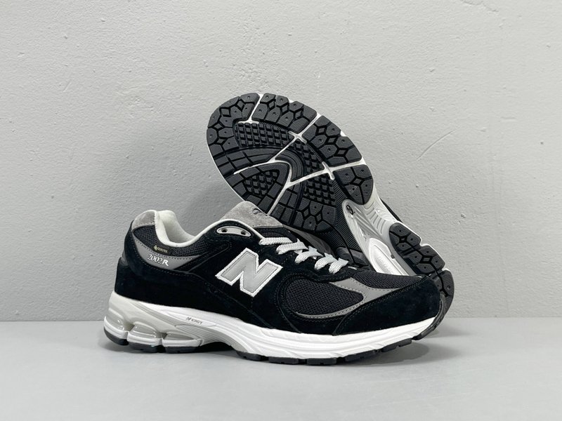 NB 블랙 그레이 실버 러닝화 001-279812