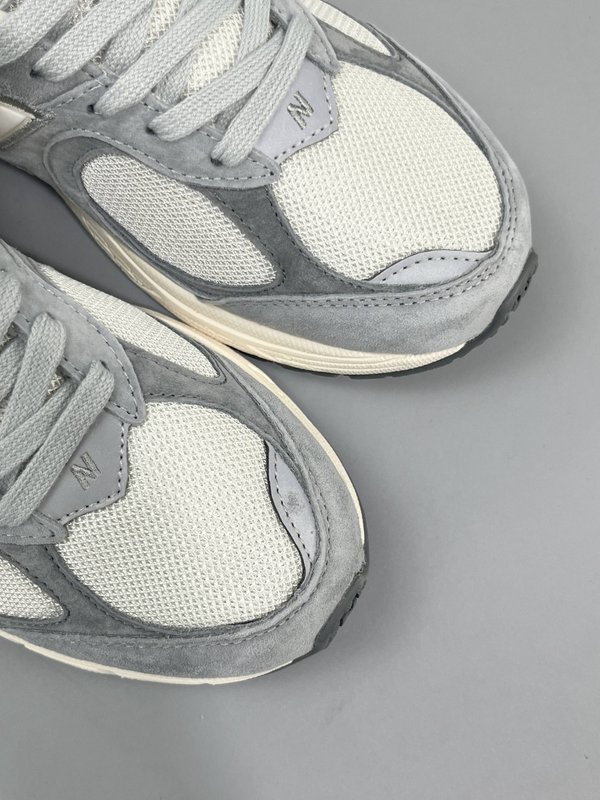 New Balance 레트로 운동화 연한 베이지 그레이 001-279816