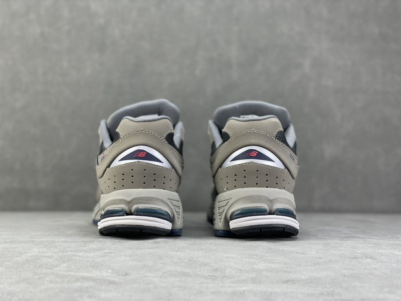 New Balance 2002R 클래식 그레이 001-279831