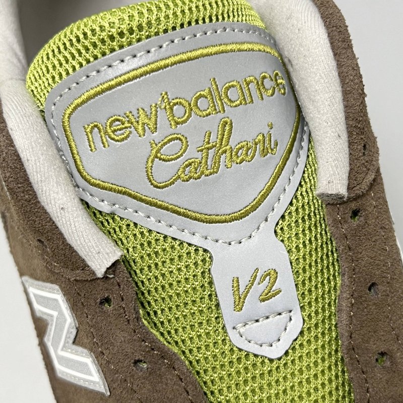 New Balance 991 V2 리버스 매치아 브라운 001-279834