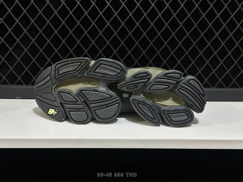 뉴발란스 복고 스타일 러닝화 001-279876