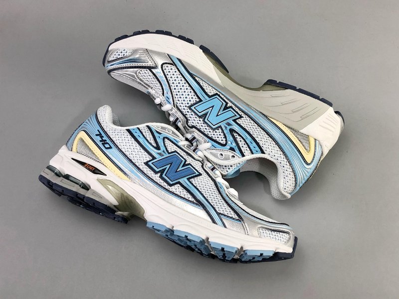 뉴발란스 NB740 쿠션 러닝화 001-279901