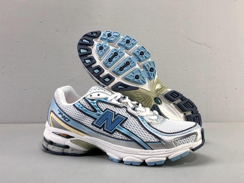 뉴발란스 NB740 쿠션 러닝화 001-279901