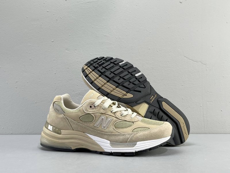 뉴발란스 NB992 레트로 저탑 러닝화 001-279918