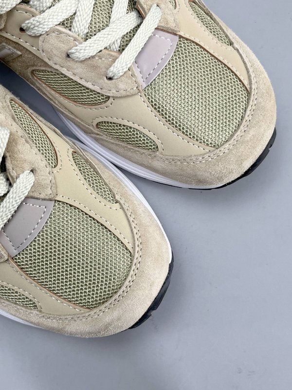 뉴발란스 NB992 레트로 저탑 러닝화 001-279918