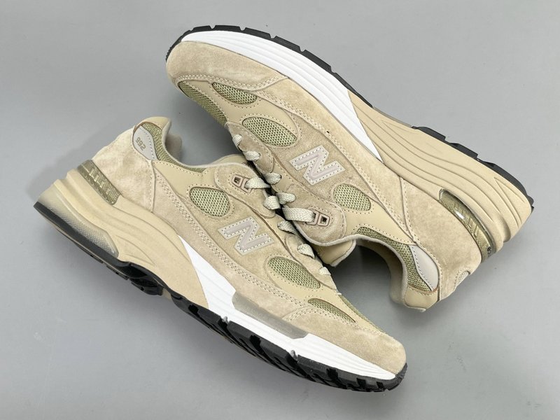 뉴발란스 NB992 레트로 저탑 러닝화 001-279918