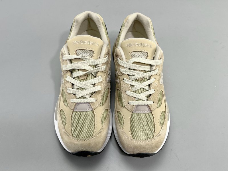 뉴발란스 NB992 레트로 저탑 러닝화 001-279918