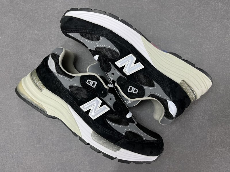 뉴발란스 NB992 블랙 화이트 운동화 001-279928