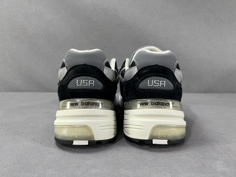 뉴발란스 NB992 블랙 화이트 운동화 001-279928