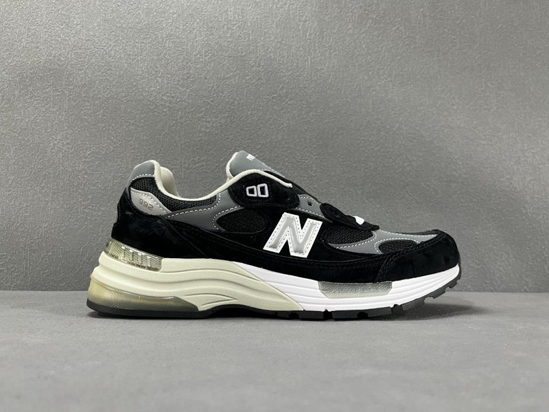 뉴발란스 NB992 블랙 화이트 운동화 001-279928