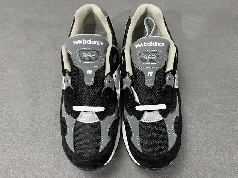 뉴발란스 NB992 블랙 화이트 운동화 001-279928