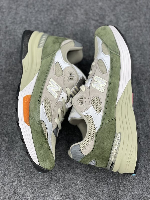 WTAPS x New Balance 992 실버그레이 001-279936