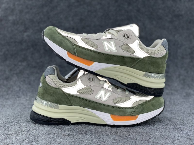 WTAPS x New Balance 992 실버그레이 001-279936