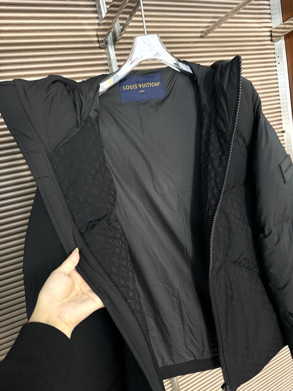 루이비통 패치 풀프린트 로고 다운자켓 001-279967