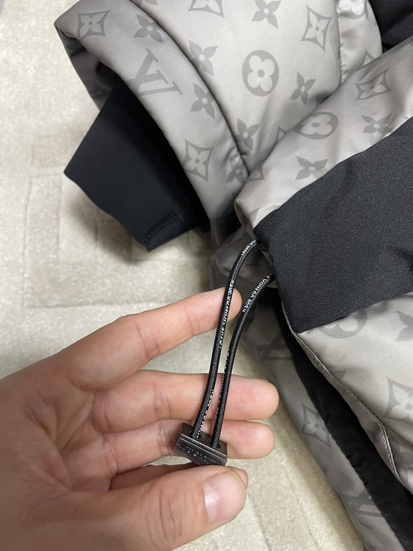 루이비통 온감 블랙테크 다운 재킷 001-279975