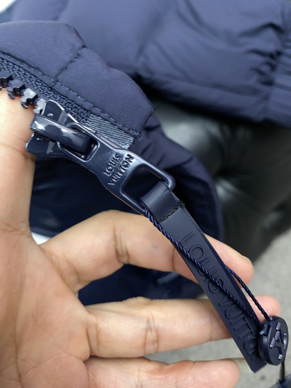 루이비통 마야 다운 재킷 남녀공용 001-279983